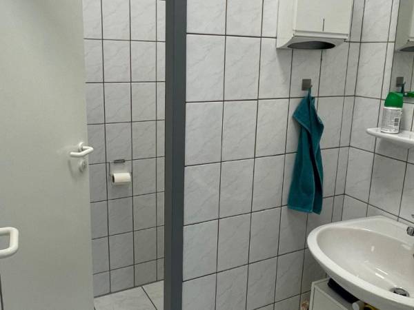 Modernes, lichtdurchflutetes Büro in Bürogemeinschaft in Kirchheim — Bild 4