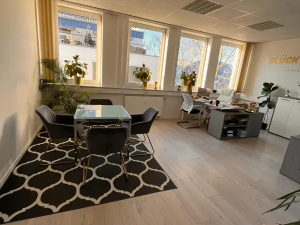 Abschließbares Büro in Kirchheim bei München (Heimstetten) – Modernes Büro in lichtdurchfluteter Bürogemeinschaft in Heimstetten — Bild 2