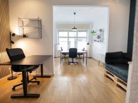 Riesiger, frisch renovierter,neu ausgestatteter Büroraum