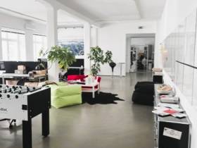 Dein Arbeitsplatz im Hinterhof-Loft ruft