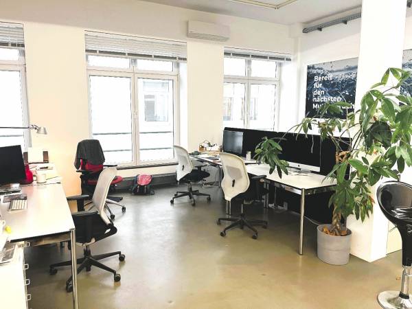 Helles Hinterhof-Loft für kreative Bürogemeinschaft in — Bild 4
