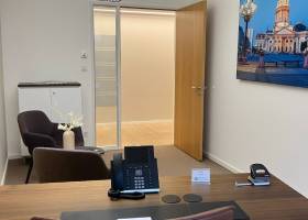 Chefbüro mit Besprechungsecke 2 Gäste