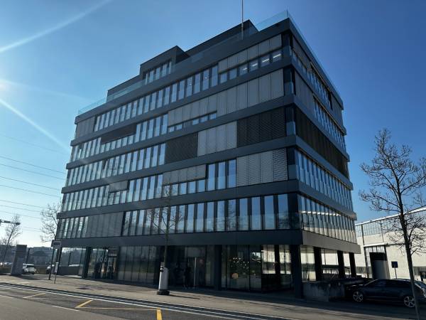 Büroraum in globalisierter Kleinstadt im Herzen der Schweiz — Bild 6