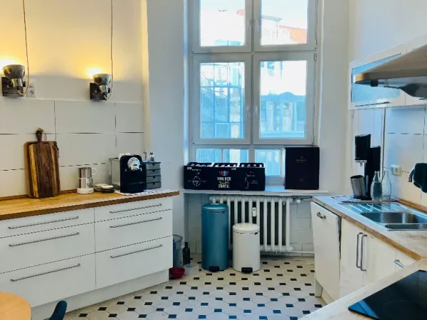 Abschließbares Büro in Berlin (Wilmersdorf) – Lichtdurchfluteter Büroraum im Altbau in Berlin-Wilmersdorf — Bild 6