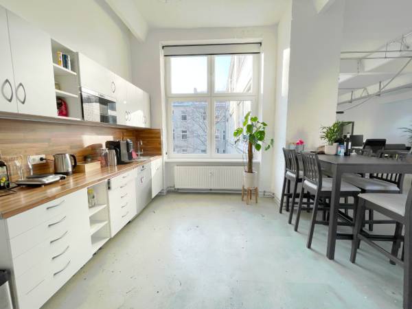 Helle Büroräume in inspirierender Bürogemeinschaft in Berlin-Neukölln — Bild 7