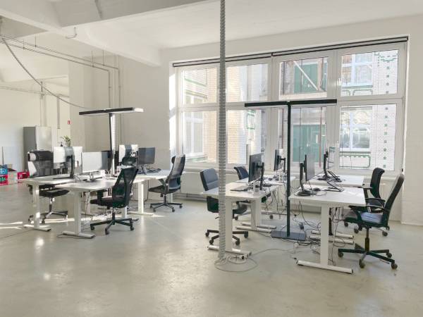 Helle Büroräume in inspirierender Bürogemeinschaft in Berlin-Neukölln — Bild 3