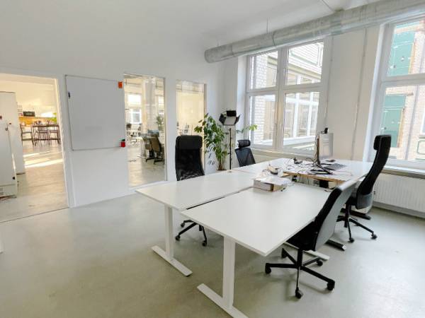 Helle Büroräume in inspirierender Bürogemeinschaft in Berlin-Neukölln — Bild 4