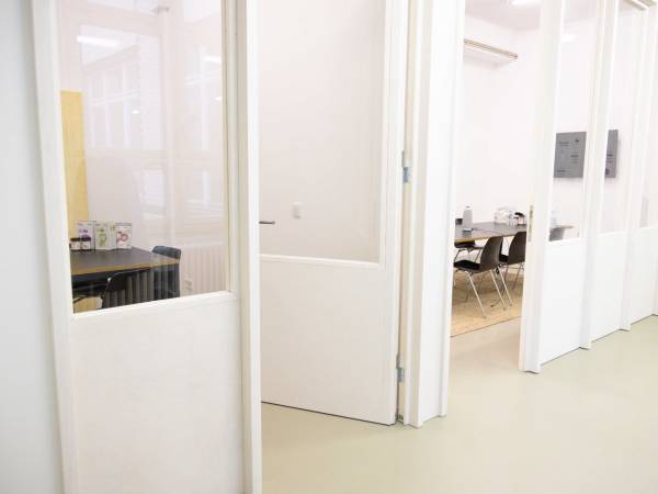 Abschließbares Büro in Berlin (Kreuzberg) – Helles, modernes Büro in belebtem Gewerbehof in Berlin-Kreuzberg — Bild 3