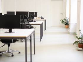 Büro in Kreuzberg mit Loft-Atmosphäre und Wohnküche