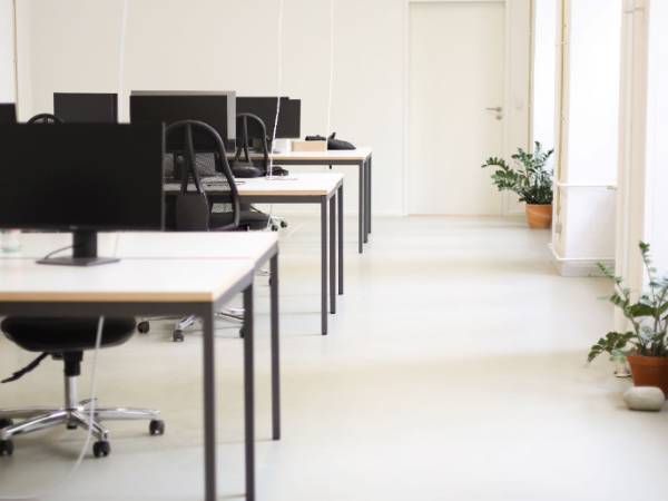Abschließbares Büro in Berlin (Kreuzberg) – Helles, modernes Büro in belebtem Gewerbehof in Berlin-Kreuzberg — Bild 1