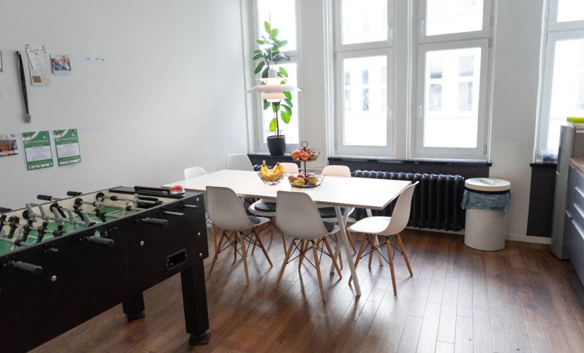 Helle und moderne Bürogemeinschaft im Altbau in Hamburg-Altstadt