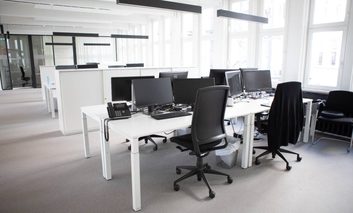 Helle und moderne Bürogemeinschaft im Altbau in Hamburg-Altstadt