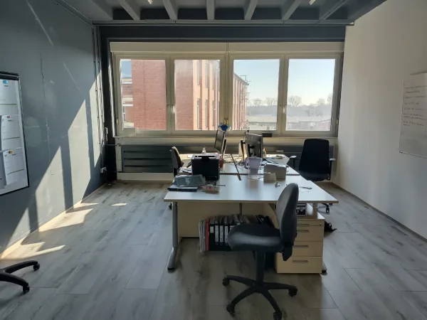 Schreibtischplatz in Nürnberg (Südliche Außenstadt) – Coworking Schreibtischplatz in lebhafter Bürogemeinschaft Nürnberg — Bild 1