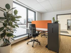 Feste Arbeitsplätze Küche sowie ein Meetingraum