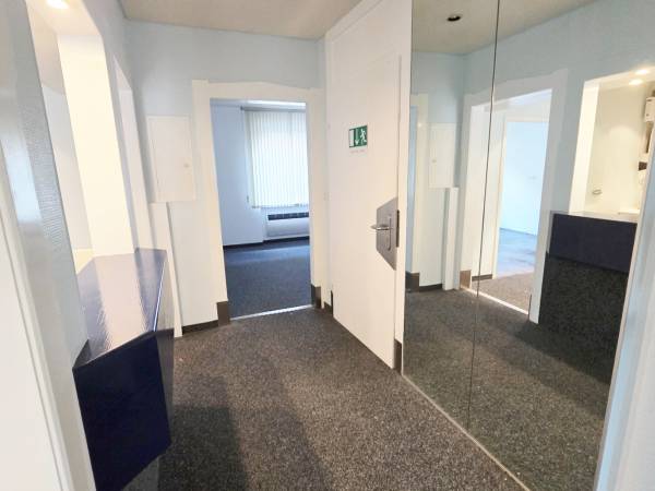 Abschließbare Einzelbüros in ruhiger Bürogemeinschaft in Stuttgart-Ost — Bild 2
