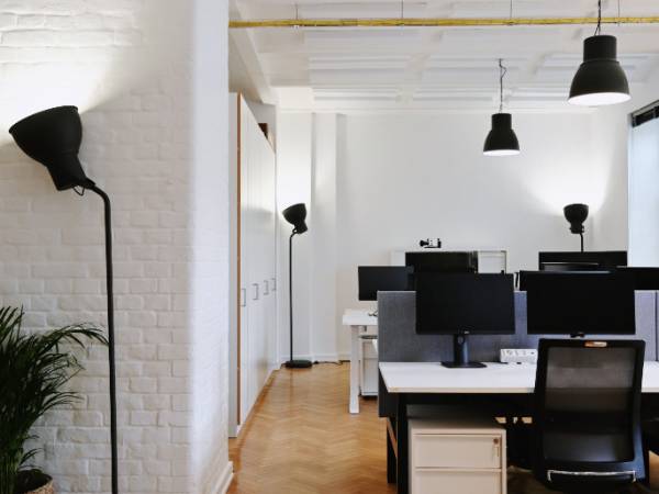 Moderner Coworking Arbeitsplatz mit Garten in Berlin-Neukölln — Bild 2