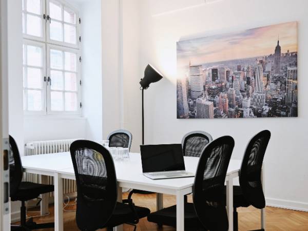 Moderner Coworking Arbeitsplatz mit Garten in Berlin-Neukölln — Bild 3