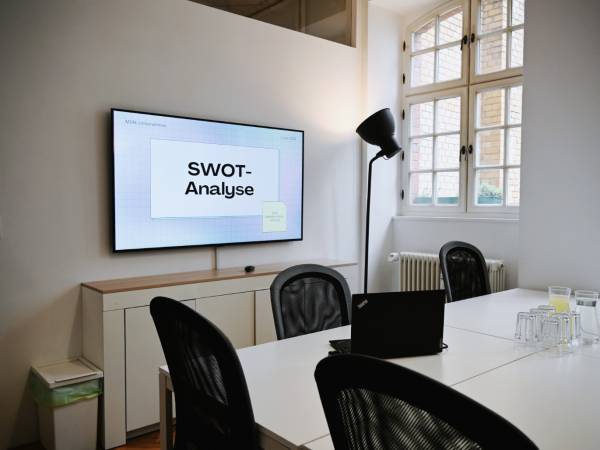 Moderner Coworking Arbeitsplatz mit Garten in Berlin-Neukölln — Bild 5