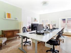 Schöne ehemalige 2 Altbauwohnungen als schöne Büroflächen