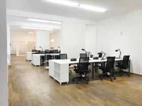 Großzügiges Teambüro mit 22 Arbeitsplätzen