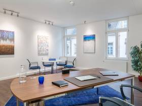 Repräsentatives Premium-Einzelbüro mit Meetingbereich