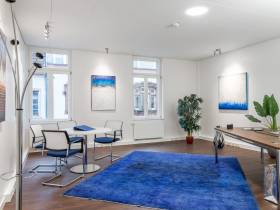 Repräsentatives Premium-Einzelbüro mit Meetingbereich