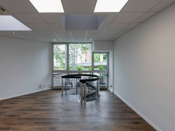 Moderne Bürogemeinschaft mit Tageslicht in Düsseldorf-Heerdt — Bild 6