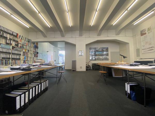 Schreibtischplatz in Köln (Ehrenfeld) – Lichtdurchflutete Loft-Bürogemeinschaft in Köln-Ehrenfeld — Bild 3