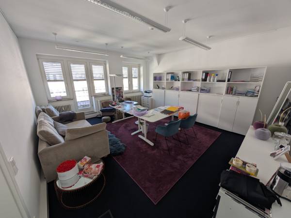Schöner Büroraum in eingespielter Büro-WG in Stuttgart-Mitte — Bild 1