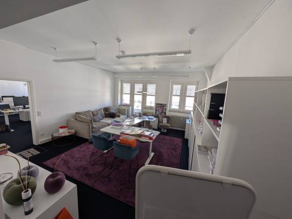 Schöner Büroraum in eingespielter Büro-WG in Stuttgart-Mitte — Bild 2