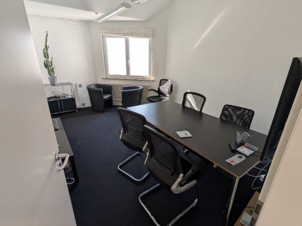 Schöner Büroraum in eingespielter Büro-WG in Stuttgart-Mitte — Bild 6