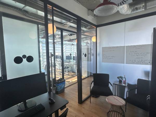 Abschließbares Büro in Berlin (Tiergarten) – Kreatives Büro in Bürogemeinschaft am Potsdamer Platz in Tiergarten — Bild 3