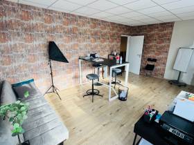 Möbliertes Büro