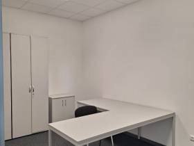 Geräumige Büroraume in super Gemeinschaft