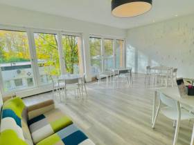 Geräumige Büroraume in super Gemeinschaft