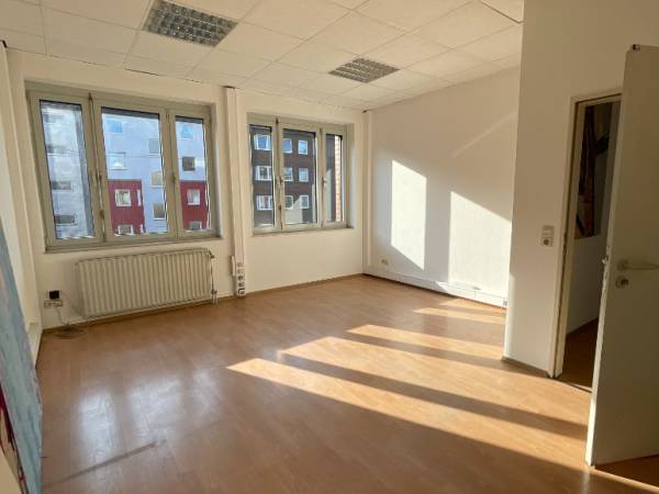 Gemütliche Büroräume mit viel Tageslicht in Düsseldorf-Derendorf — Bild 1