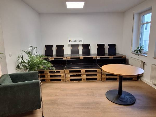 Ruhige Bürogemeinschaft mit möblierten Räumen in Chemnitz-Sonnenberg — Bild 1
