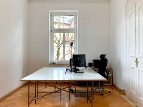 2x Schreibtischplätze in Altbaubüro / Kreativagentur