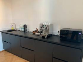 3x Schreibtischplätze in Altbaubüro Kreativagentur