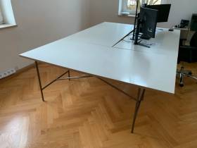 2x Schreibtischplätze in Altbaubüro / Kreativagentur
