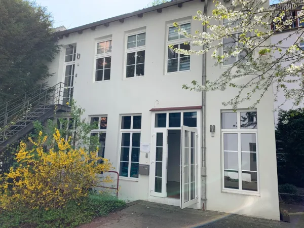 Schreibtischplatz in Hannover (Linden - Nord) – Kreative Bürogemeinschaft im Altbau in Linden-Nord — Bild 1