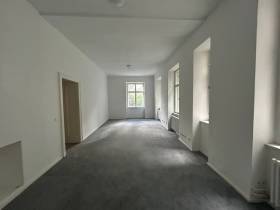 Zentrale Büro-Räume im charmanten Altbau