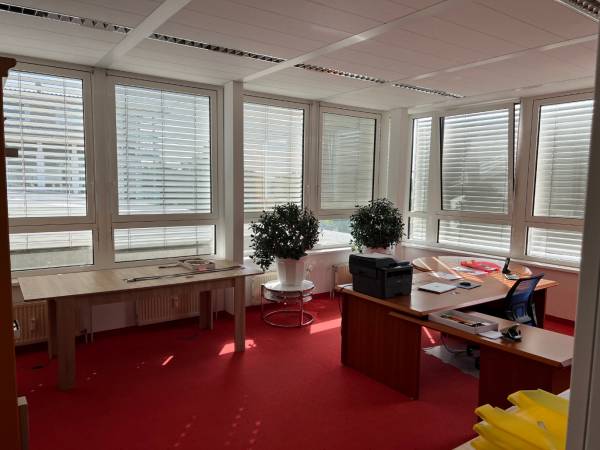 Repräsentative und lichtdurchflutete Büroetage in Hamburg — Bild 4