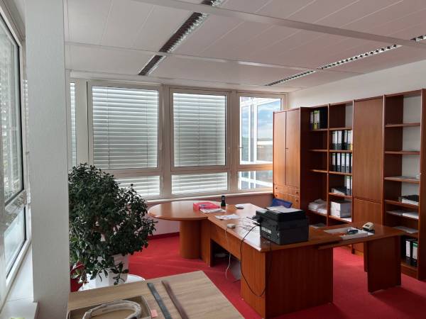 Repräsentative und lichtdurchflutete Büroetage in Hamburg — Bild 2