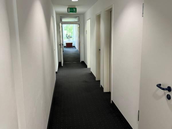 Repräsentative und lichtdurchflutete Büroetage in Hamburg — Bild 8