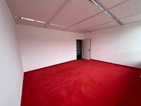 Untermieter für einzelne Bürozimmer/Büroräume gesucht (nicht möbliert)