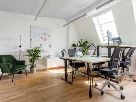Helle und perfekt ausgestattete Teambüros im Workspace am Kudamm