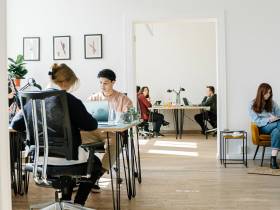 Helle und perfekt ausgestattete Teambüros im Workspace am Kudamm