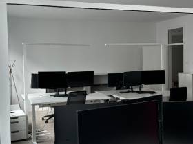 Moderne Büroplätze zur Untermiete – voll möbliert & Stellplatzoption