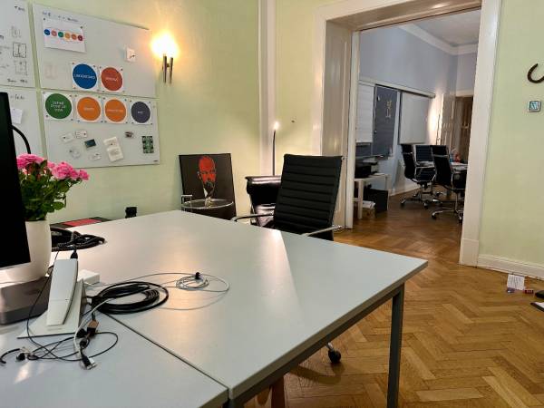 Ruhige und helle Bürogemeinschaft im Altbau in Berlin-Charlottenburg — Bild 1